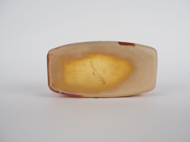 LEGRAS. Coupe rectangulaire en verre à décor polychrome gravé en camée