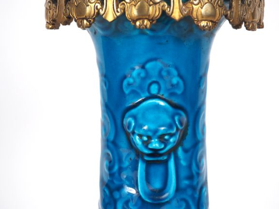 SEVRES.  Lampe en céramique bleu persan à décor de style Extreme Orien