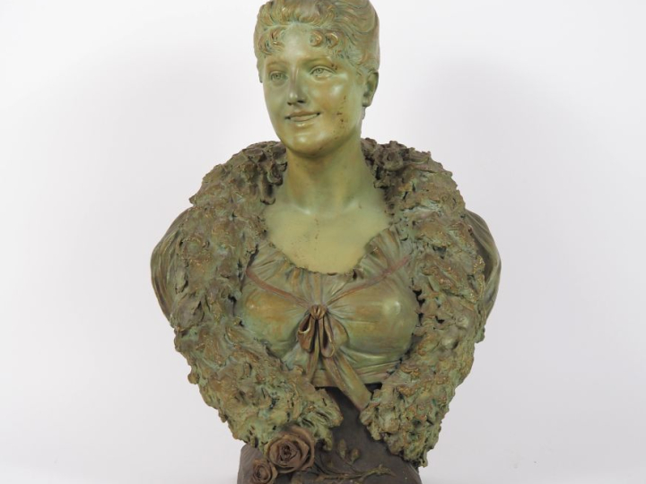 GOLDSCHEIDER. "Portrait de jeune fille en buste". Sculpture en stuc pa