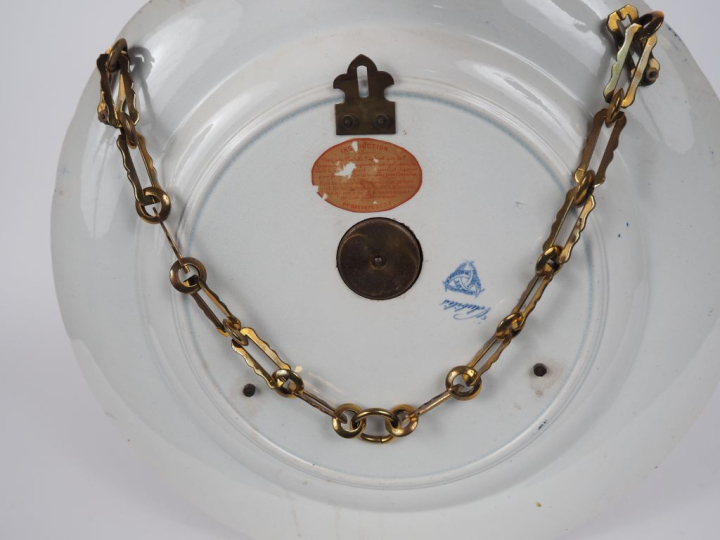 Jean VIEILLARD à Bordeaux.  Pendule murale en faïence fine laiton et p