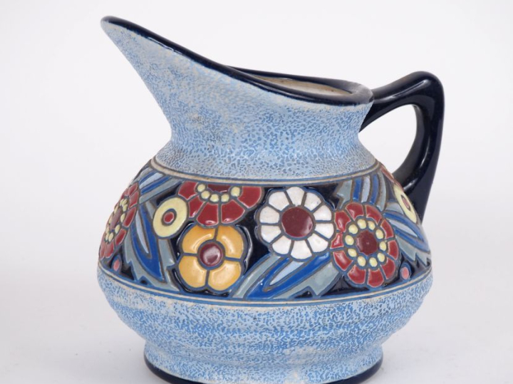 AMPHORA.  Verseuse Art Déco en céramique à décor de frise de fleurs po