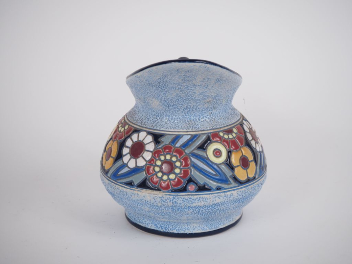 AMPHORA.  Verseuse Art Déco en céramique à décor de frise de fleurs po