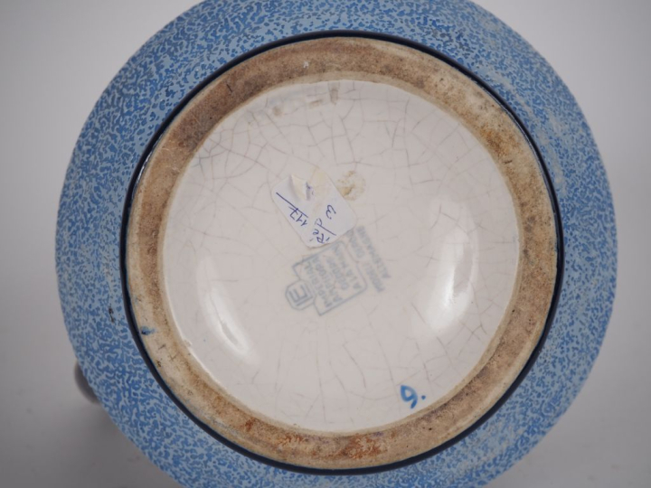 AMPHORA.  Verseuse Art Déco en céramique à décor de frise de fleurs po