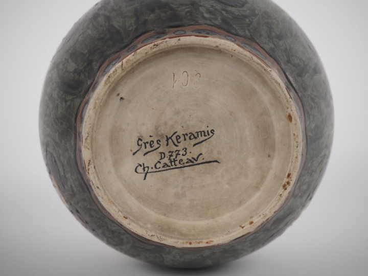 Charles CATTEAU. Keramis Vase ovoïde Art Déco en grès à décor polychro