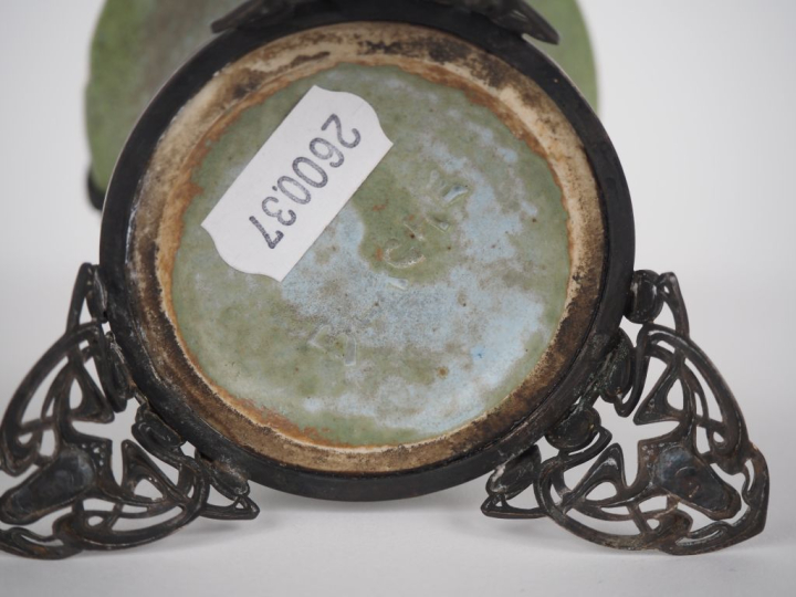 BLACH. Vase Art Nouveau en grès nuancé bleu, vert et gris. Jolie montu