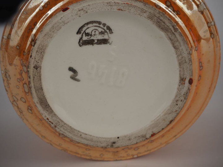 TCHECOSLOVAQUIA.  Vase ou cache pot de style Art Déco en caramique ora
