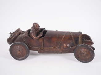 Vente aux enchères Ecole française XXème.  "Coupe Gordon Benett". Sculpture en bronze à p