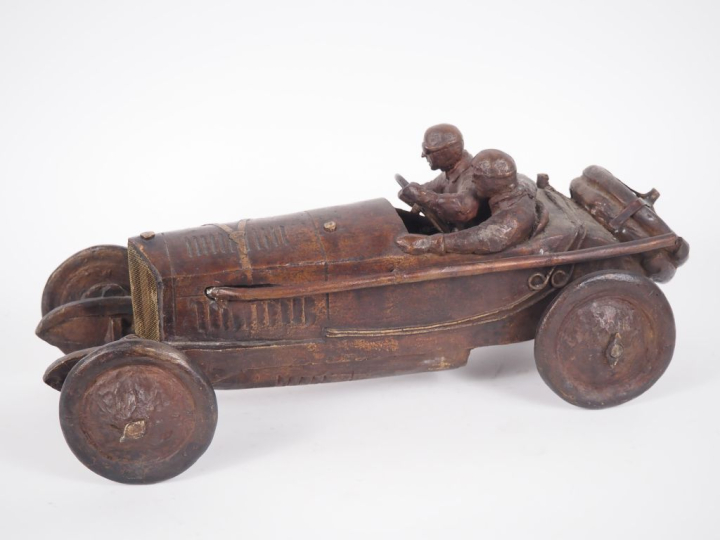 Ecole française XXème.  "Coupe Gordon Benett". Sculpture en bronze à p