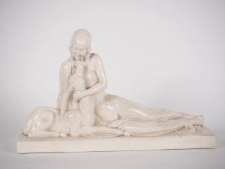 Vente aux enchères Charles LEMANCEAU. Groupe Art Déco en céramique craquelée. "Jeune fill