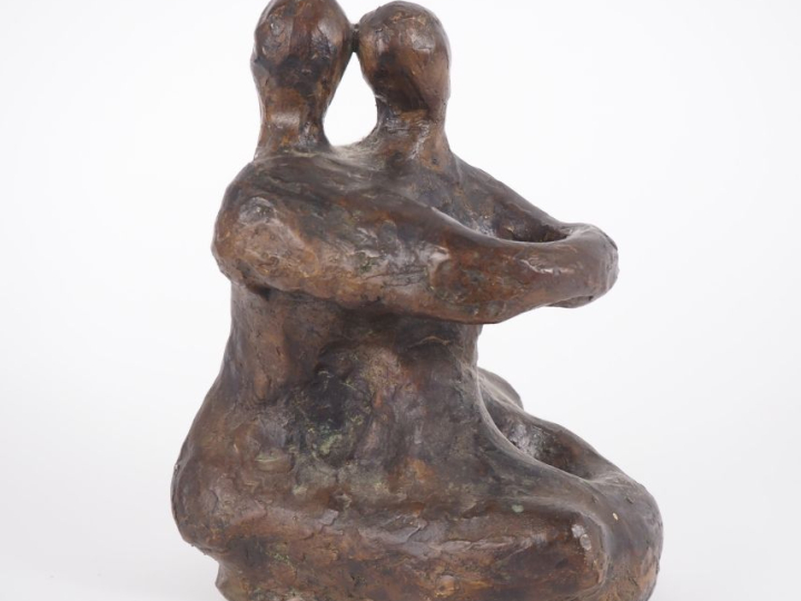 Ecole française XXème.   "le couple" groupe en bronze patiné Signé H. 