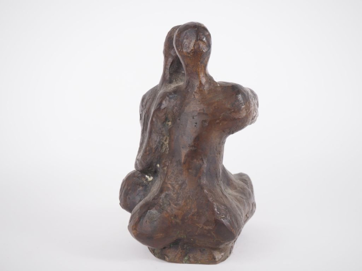 Ecole française XXème.   "le couple" groupe en bronze patiné Signé H. 