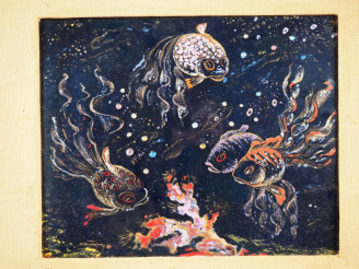 Vente aux enchères R. BONHOMME.  "poissons" Plaque en émail polychrome de Limoges. Signée