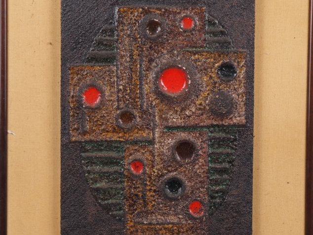 Gilbert PORTANIER.   Plaque en terre émaillée polychrome à décor de mo