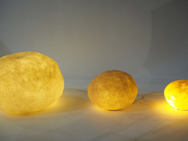 André CAZENAVE Atelier A.  3 lampes "galets" en fibre de verre. (3 tai