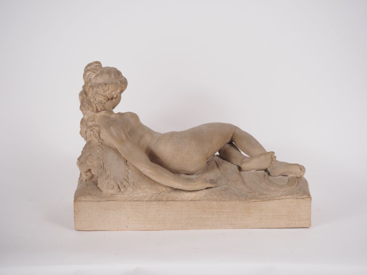 CLAUDION (d'après).  "Jeune femme à l'antique dénudée". Sculpture en t