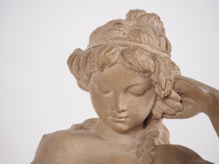 CLAUDION (d'après).  "Jeune femme à l'antique dénudée". Sculpture en t