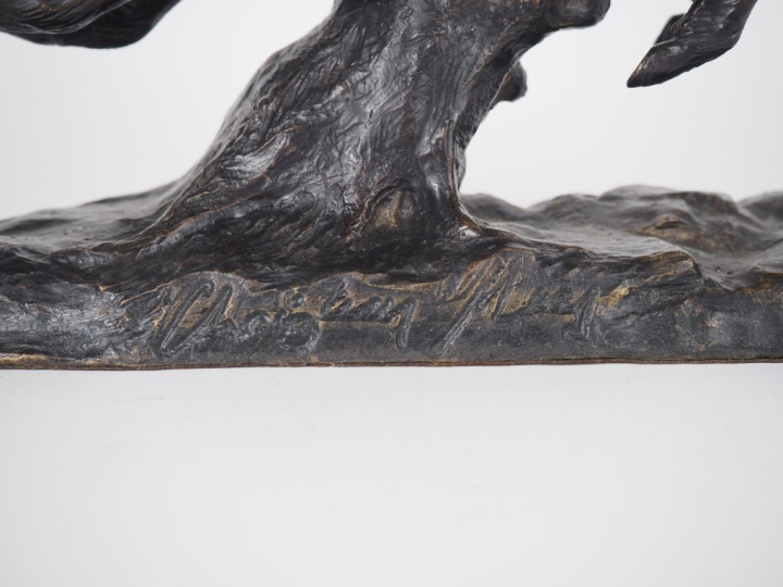 Ecole XXème.  "Sanglier courant" Sculpture en bronze à patine brune  S