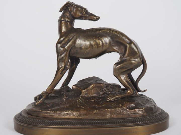 T. GECHTER. (d'après) "levrette" Sujet en bronze patiné Dim. 14,5 x 17