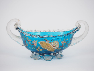 Vente aux enchères Coupe Napoléon III de forme navette en cristal émaillé à décor polychr