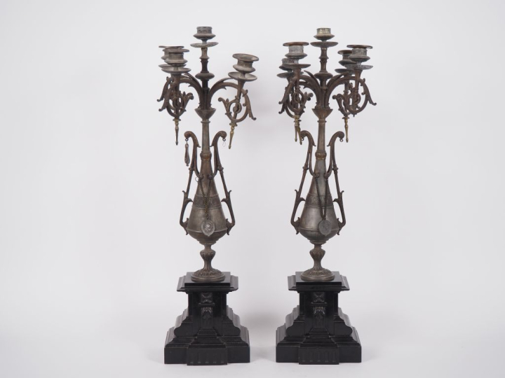 Paire de candélabres Napoléon III en régule patiné et marbre noir en f