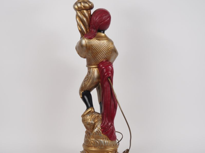 Lampe en plâtre polychrome figurant un maure portant une corne d'abond