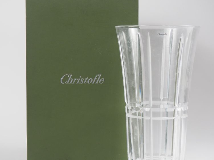 CHRISTOFLE. Grand vase en cristal dans sa boîte d'origine.  Signé. H. 