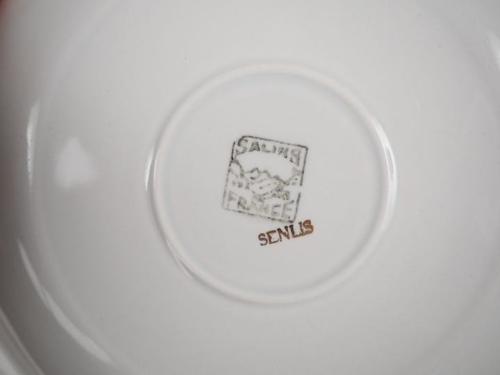 Partie de service en porcelaine de Salens à décor de marguerites et de