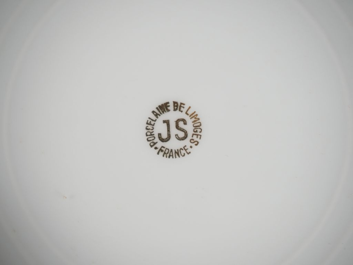 Service à dessert en porcelaine blanche et céladon à décor doré de fle