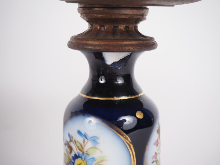 VALENTINE. Suite de 5 tasses et sous tasses, une tasse et sous tasse à