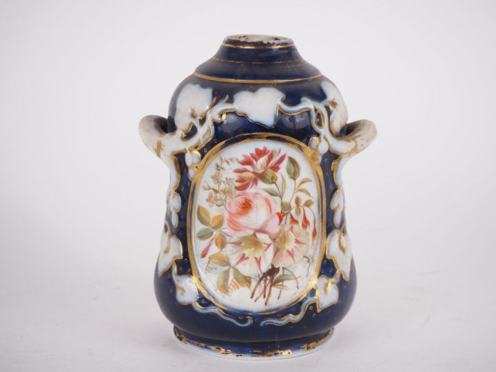 VALENTINE. Ensemble de deux paires et de quatres vases en porcelaine p