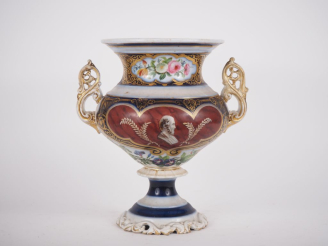 Vente aux enchères VALENTINE. Grand vase balustre en porcelaine polychrome à décors de fl