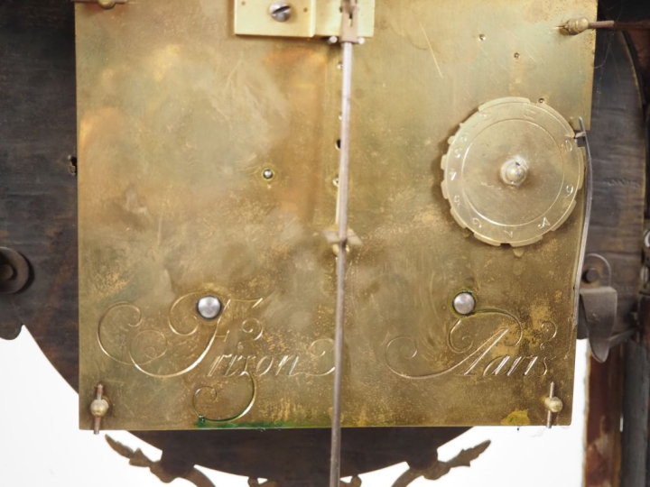 Cartel de style Louis XV en marqueterie Boule.  Ecaille brune et laito