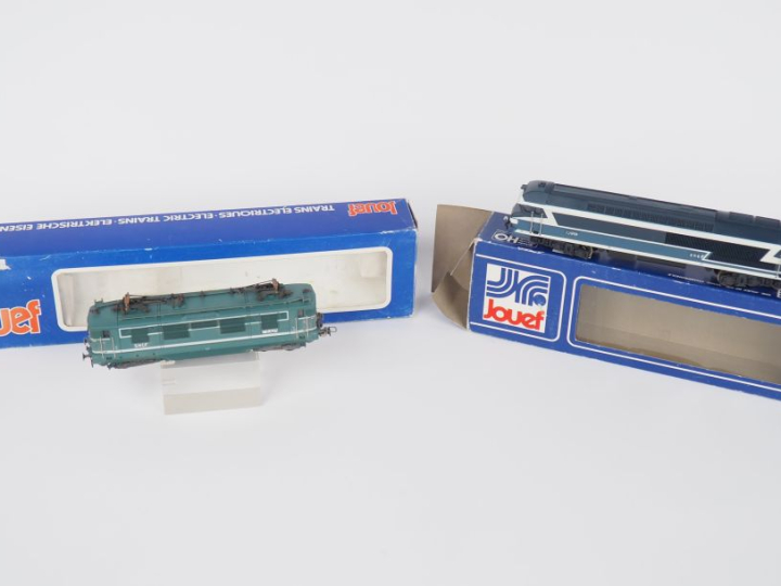 Matériel roulant  en HO de marque jouef lot de 2 motrices en boite  dé