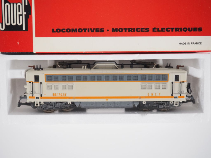 Matériel roulant en HO de marque Jouef en boites d’origines 2 motrices