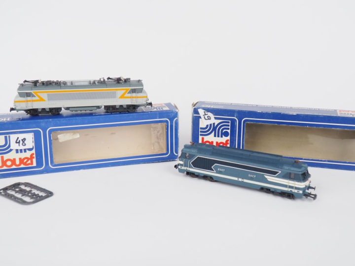 Matériel roulant  en HO de marque jouef lot de 2 motrices en boite  dé