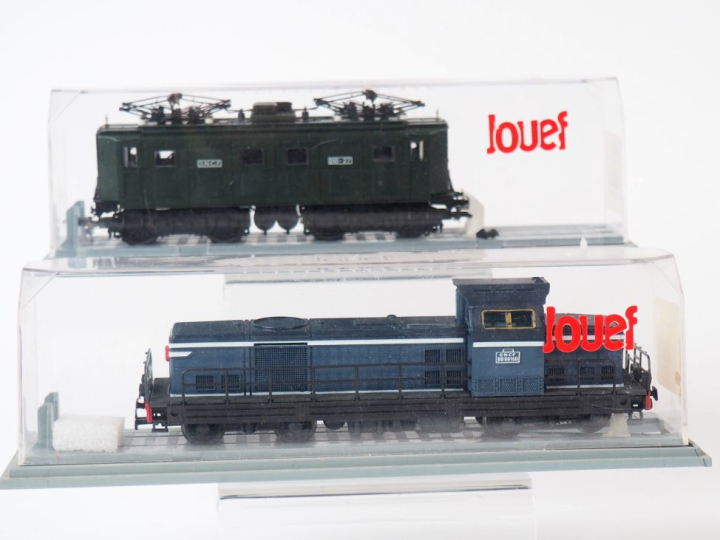 Matériel roulant HO de marque jouef comprenant 2 motrices en boîte cri