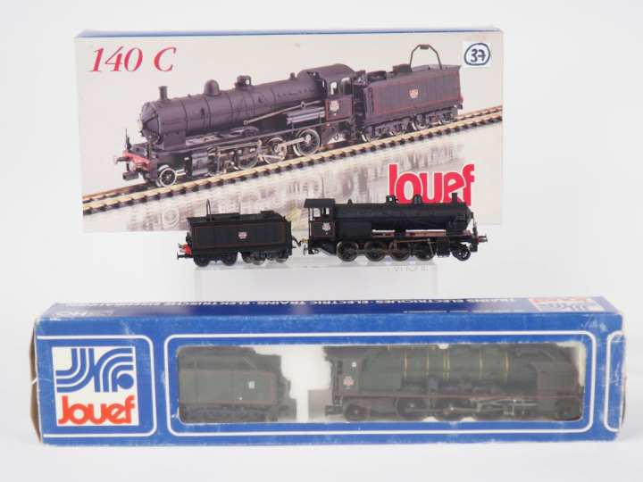 Matériel roulant en en HO de marque jouef lot de 2 locomotives en boit