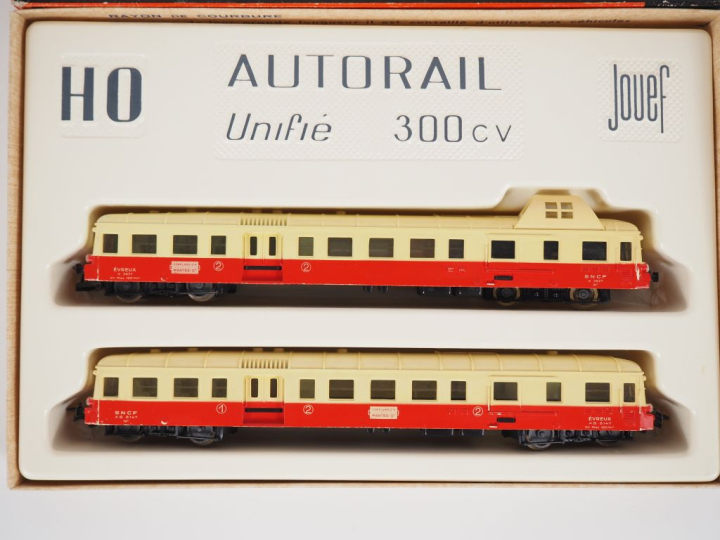 Matériel roulant en HO de marque Jouef Autorail unifié réf 760 dans sa