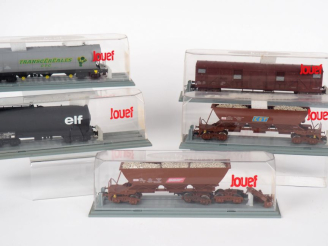 Vente aux enchères Matériel roulant HO de marque jouef comprenant 5 pièces dont wagon tré