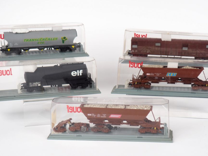 Matériel roulant HO de marque jouef comprenant 5 pièces dont wagon tré