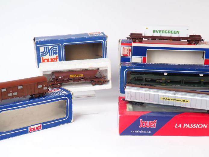 Matériel roulant HO de marque JOUEF lot de 4 wagons divers dont Transw