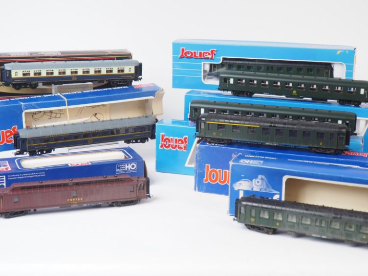 Matériel roulant HO de marque JOUEF comprenant 8 voitures voyageurs di