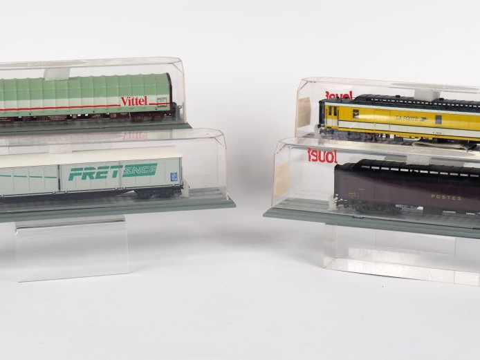 Matériel roulant HO de marque jouef comprenant 4 pièces en boîte crist