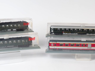 Vente aux enchères Matériel roulant de marque jouef HO 4 pièces en boîte cristal bel état