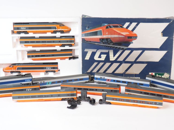 Matériel roulant de marque jouef comprenant : TGV atlantique motrice e