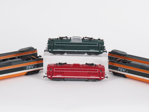 Matériel roulant en HO de marque Jouef un TGV sud motrice BB 25531 Cap