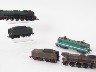 Vente aux enchères Matériel roulant HO de marque JOUEF et LIMA lot comprenant 2 locomotiv