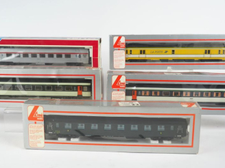 Vente aux enchères Matériel roulant de marque LIMA en boites d’origines, lot de 5 voiture