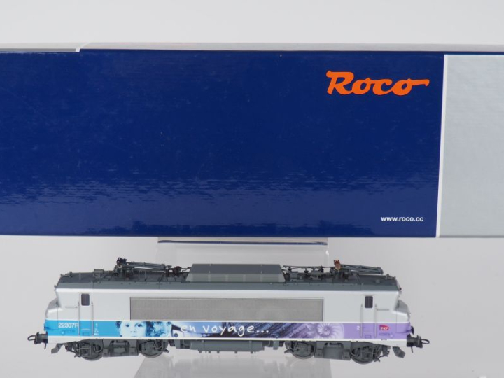 Matériel roulant Ho ROCO comprenant Motrice électrique bébé 52 23 0 7 