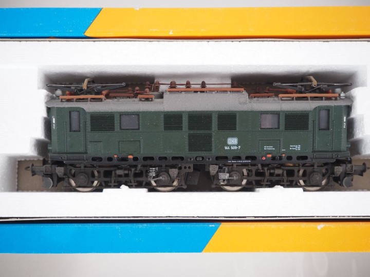 Matériel roulant en HO de marque ROCO comprenant 2 motrices électrique